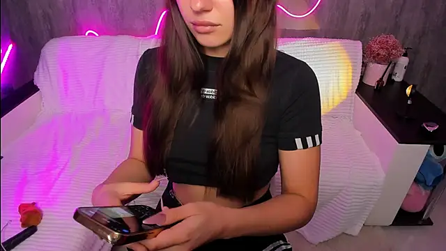 Snapshot of Elle_goldman chatting on 06.23.26 Elle goldman online show from 06.23.26