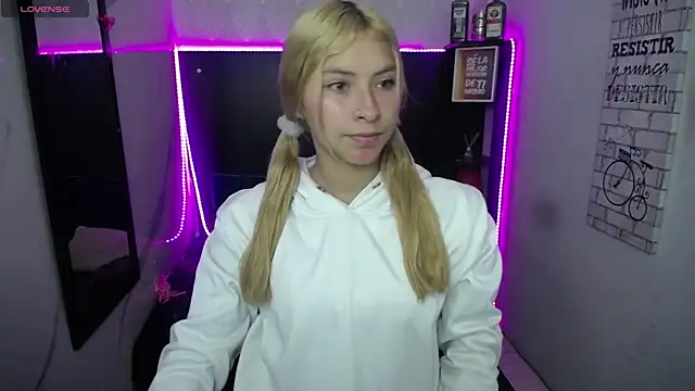 Snapshot of nancy_blonde chatting on 07.14.26 nancy blonde online show from 07.14.26