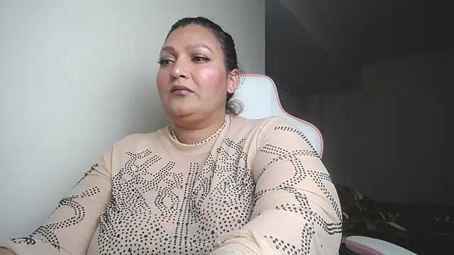 HeyMilani online show from 04.17.26