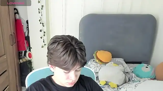 Snapshot of Felixzyn chatting on 06.18.26 Felixzyn online show from 06.18.26
