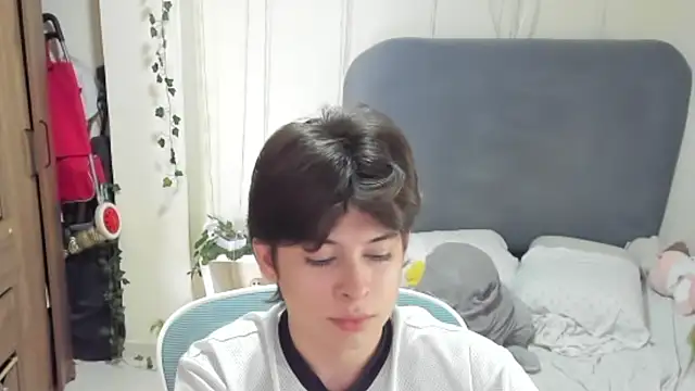 Snapshot of Felixzyn chatting on 06.24.26 Felixzyn online show from 06.24.26