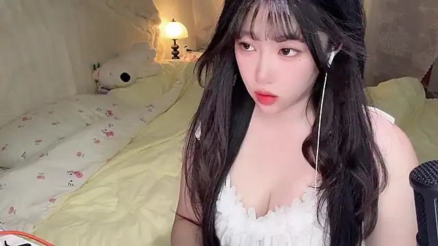 Snapshot of SweetButWildbaby chatting on 05.12.26 SweetButWildbaby online show from 05.12.26