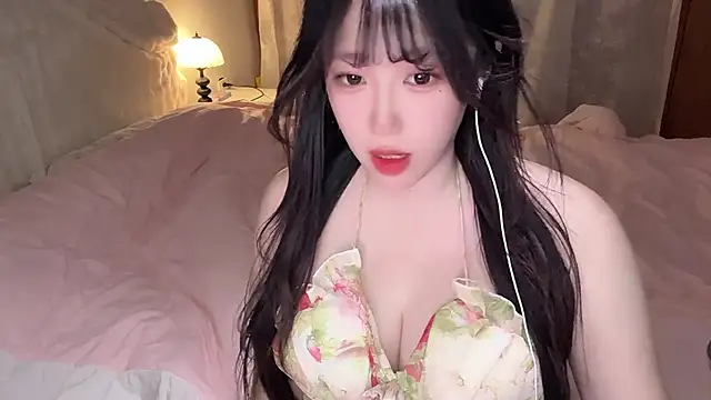 Snapshot of SweetButWildbaby chatting on 05.24.26 SweetButWildbaby online show from 05.24.26