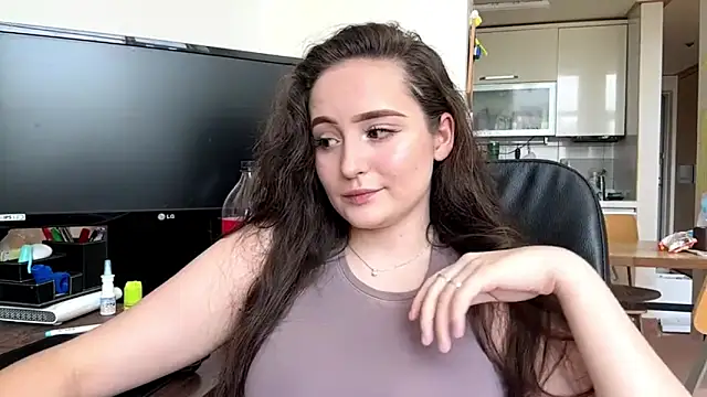 Emilly Cart online show from 06.12.26