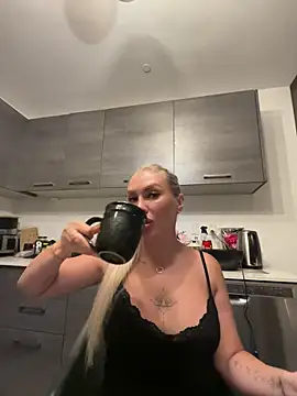 Karen Luxe online show from 06.02.26