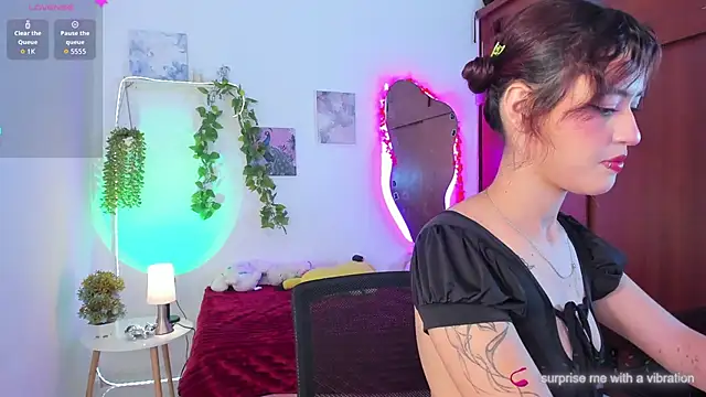 Snapshot of vexa_Rosie chatting on 05.06.26 vexa Rosie online show from 05.06.26