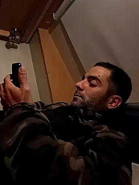 Snapshot of alieno_napoletano chatting on 04.28.26 alieno napoletano online show from 04.28.26