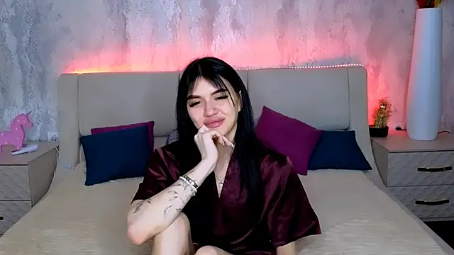 Snapshot of Holly_Beck chatting on 05.19.26 Holly Beck online show from 05.19.26