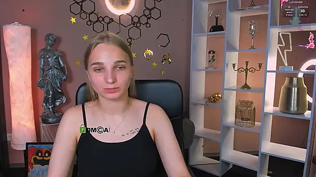 Snapshot of ollivia_dream chatting on 06.05.26 ollivia dream online show from 06.05.26