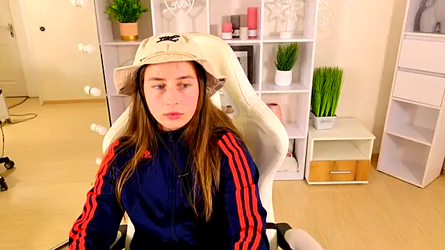 NadinnL online show from 05.05.26