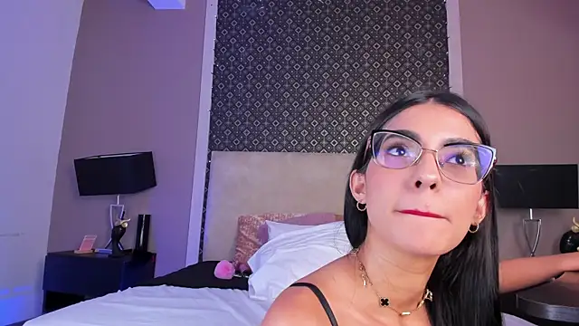 Larissa Luna online show from 06.03.26