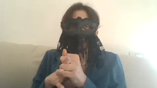 Snapshot of HelenTiAscolta chatting on 04.26.26 HelenTiAscolta online show from 04.26.26
