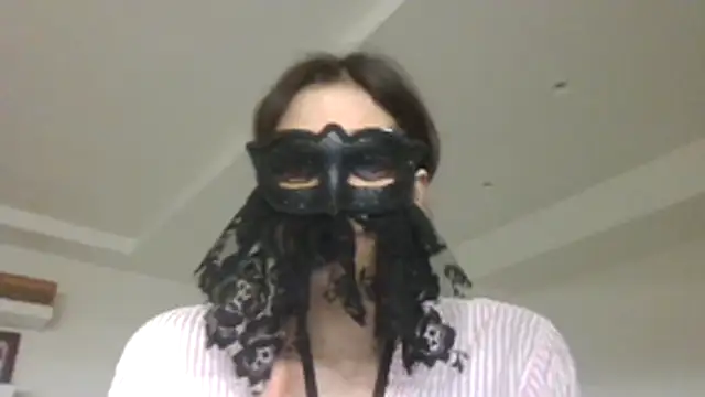 Snapshot of HelenTiAscolta chatting on 04.29.26 HelenTiAscolta online show from 04.29.26