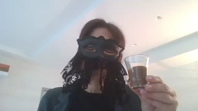 Snapshot of HelenTiAscolta chatting on 05.15.26 HelenTiAscolta online show from 05.15.26