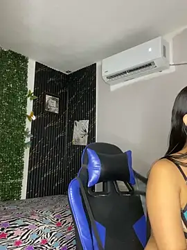 Snapshot of ValentinaLux_Oficiall chatting on 06.22.26 ValentinaLux Oficiall online show from 06.22.26