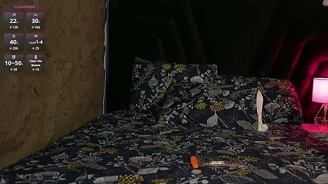 HoneyHipss online show from 08.04.26