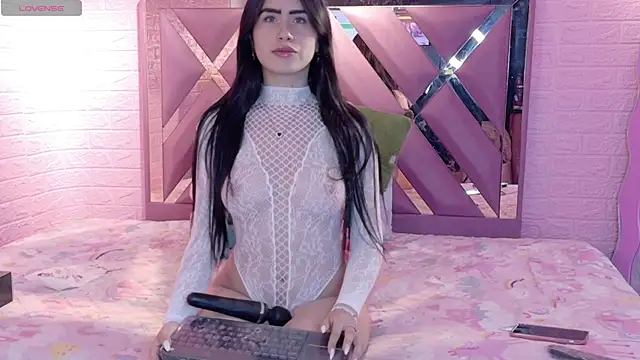 Snapshot of Lexy_Dumoun_ chatting on 06.14.26 Lexy Dumoun online show from 06.14.26