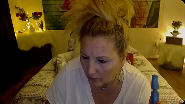 Divineblond online show from 03.17.25