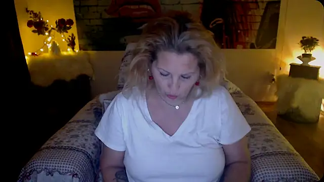 Divineblond online show from 03.17.25