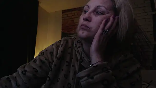 Divineblond online show from 03.22.25