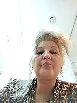 Divineblond online show from 10.24.25