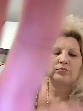 Snapshot of Divineblond chatting on 02.08.26 Divineblond online show from 02.08.26