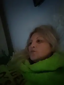 Snapshot of Divineblond chatting on 02.13.26 Divineblond online show from 02.13.26