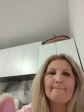 Snapshot of Divineblond chatting on 02.20.26 Divineblond online show from 02.20.26