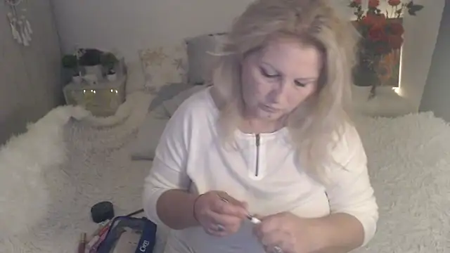 Snapshot of Divineblond chatting on 02.23.26 Divineblond online show from 02.23.26