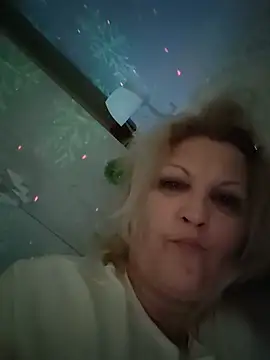 Snapshot of Divineblond chatting on 02.24.26 Divineblond online show from 02.24.26