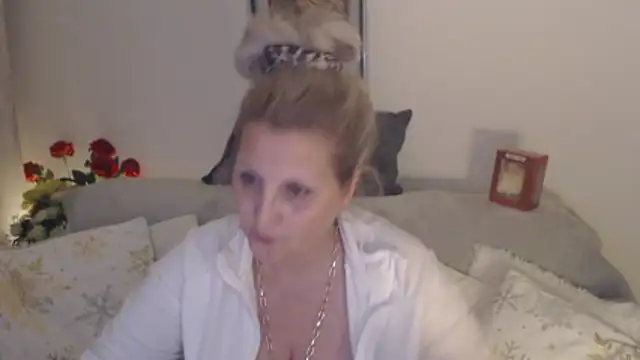 Snapshot of Divineblond chatting on 03.01.26 Divineblond online show from 03.01.26