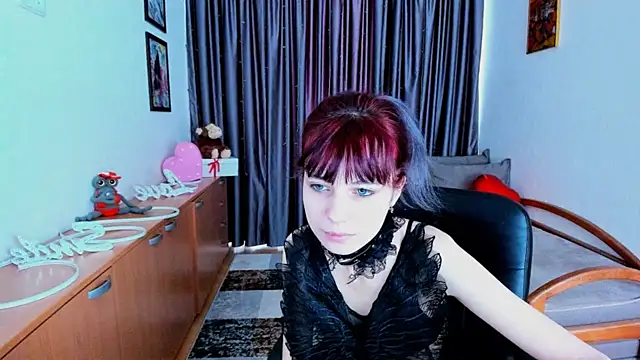 Snapshot of MiniLysii chatting on 06.07.26 MiniLysii online show from 06.07.26