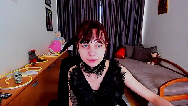 Snapshot of MiniLysii chatting on 06.20.26 MiniLysii online show from 06.20.26
