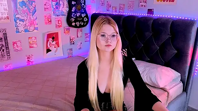 Snapshot of LunariaFox chatting on 07.12.26 LunariaFox online show from 07.12.26