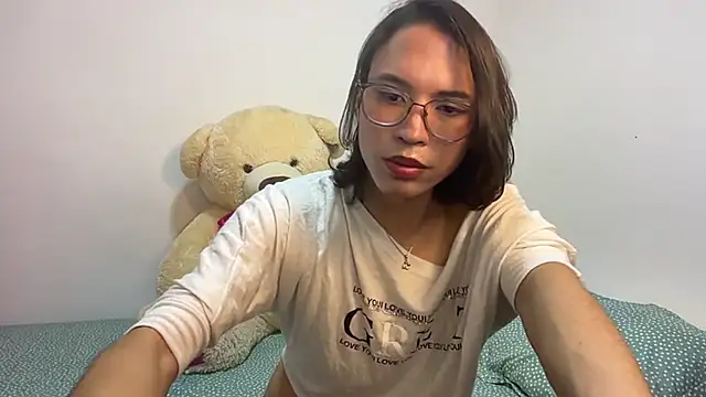 Snapshot of LONDON_ROSE chatting on 06.26.26 LONDON ROSE online show from 06.26.26