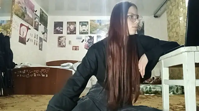 Snapshot of LonaSylvis chatting on 05.10.26 LonaSylvis online show from 05.10.26