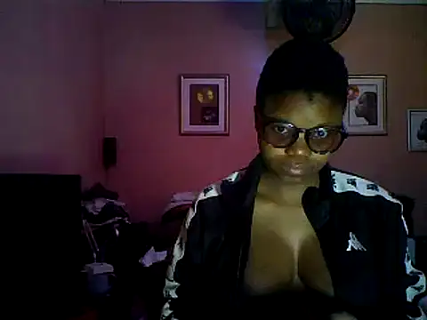 Snapshot of Hotboobs27 chatting on 06.18.26 Hotboobs27 online show from 06.18.26