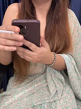Snapshot of Naughty-Shreenn chatting on 06.11.26 Naughty-Shreenn online show from 06.11.26