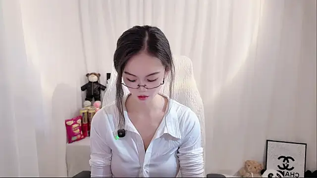 Ella-001 online show from 06.02.26