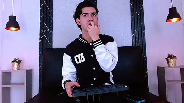 Feiccer Castquer online show from 06.07.26