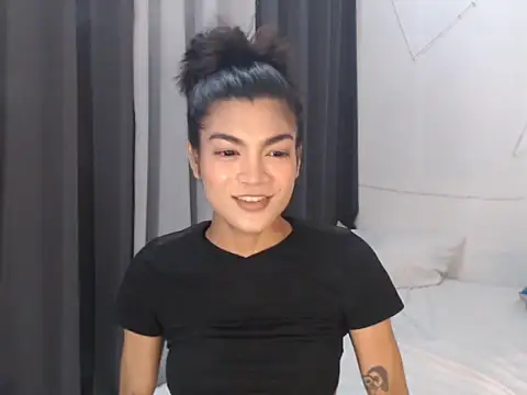 Snapshot of AveryBlesss chatting on 06.10.26 AveryBlesss online show from 06.10.26