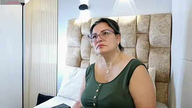 Carolina crus  online show from 06.13.26