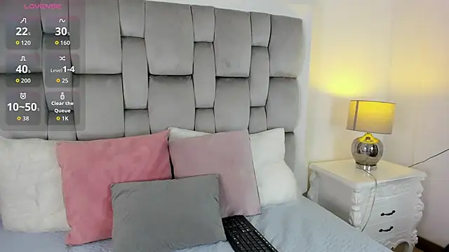 sofia  thompson online show from 04.29.26