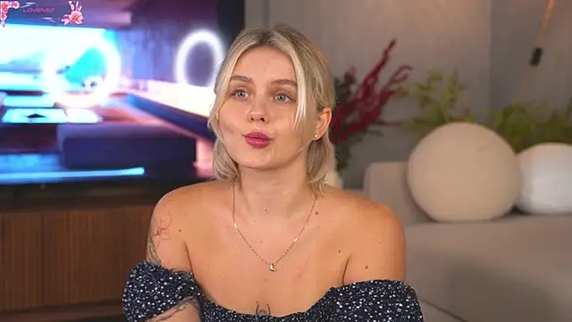 Snapshot of Lunea_Evienne_ chatting on 05.16.26 Lunea Evienne online show from 05.16.26