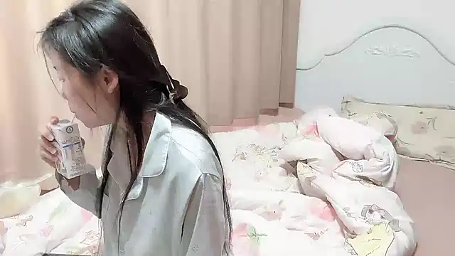 Snapshot of XIAOnaimao-001 chatting on 05.02.26 XIAOnaimao-001 online show from 05.02.26