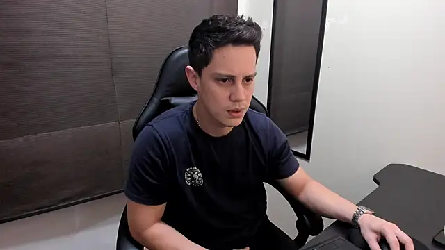 Snapshot of KendricTorres chatting on 06.21.26 KendricTorres online show from 06.21.26