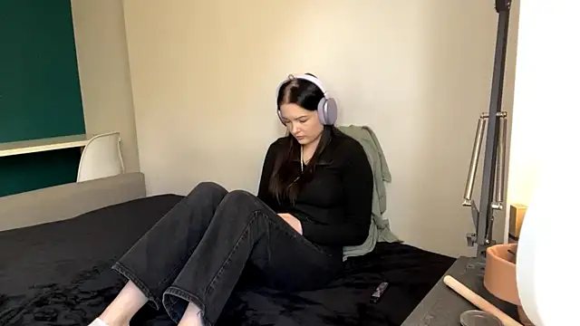 Snapshot of AmbientInvalid chatting on 04.30.26 AmbientInvalid online show from 04.30.26