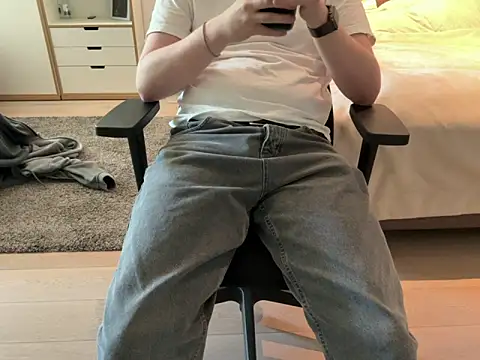 hotbiboy2003 online show from 04.28.26