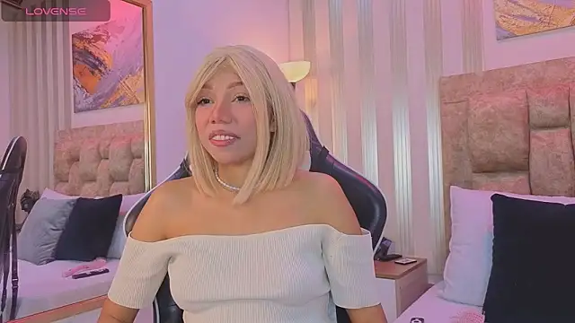 Snapshot of lilith_pink__ chatting on 05.22.26 lilith pink online show from 05.22.26