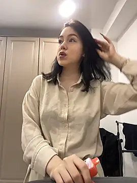 Snapshot of Mimi_Shine chatting on 05.18.26 Mimi Shine online show from 05.18.26